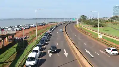 Feriado y caos en el puente: quiénes están cruzando a Encarnación y cuánto se tarda