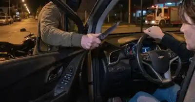 Aceptó un viaje en Uber y terminó viviendo una pesadilla: la amenaza con un cuchillo que la dejó sin recaudación