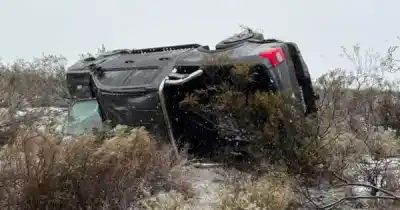 Volcó una camioneta en la Ruta 144 y dos personas terminaron heridas