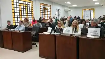 Distinguen a Daniel Míguez como vecino destacado de Lanús: el homenaje que sorprendió a todos