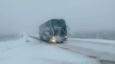 Nevadas en El Divisadero: cortaron la ruta 143 y hay un desvío obligatorio