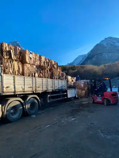 El primer cargamento de cartón reciclado que partió desde Ushuaia y sorprendió a todos
