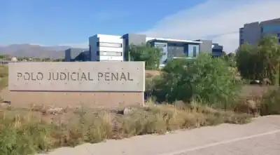 La prometió un iPhone y la obligó a vender contenido: la oscura historia de la hermana detenida en Mendoza