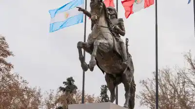 La lluvia y el frío obligaron a reprogramar el homenaje a San Martín en San Juan