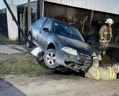 Perdió el control en Rancul, chocó contra un poste y una columna: el dato que sorprendió a todos