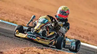 A sus 60 años, el Gurí Martínez volvió a ganar en el Karting Entrerriano