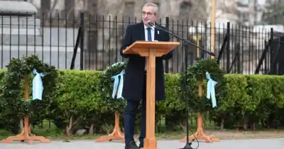 El emotivo discurso de Javkin por San Martín: "El gen de la grandeza salvó a Rosario"