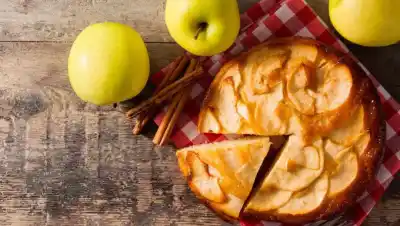 El secreto de la torta de manzana con avena que conquista a los argentinos