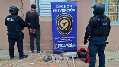 Cayó con un pico al hombro y un bolso lleno de herramientas: la excusa que no convenció a nadie