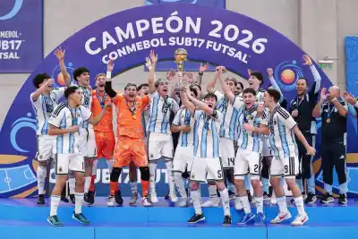 ¿Otra vez? Argentina, con sangre fueguina, volvió a quebrar a Brasil en una final que parecía perdida