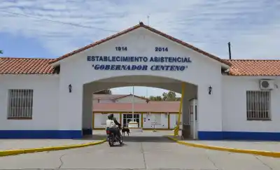 Una nena en bicicleta terminó bajo un auto en Ingeniero Luiggi: el video que revela cómo ocurrió