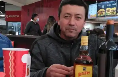 Esperaba a su pareja en un supermercado y un disparo en el pecho terminó con su vida: hay un detenido y buscan al cómplice