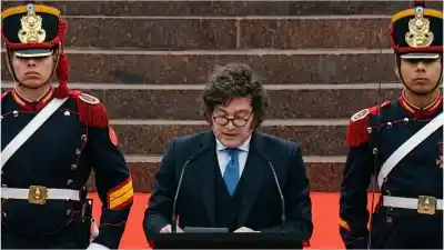 El abrazo de Milei a Macri y un mensaje con la figura de San Martín: qué dijo el Presidente