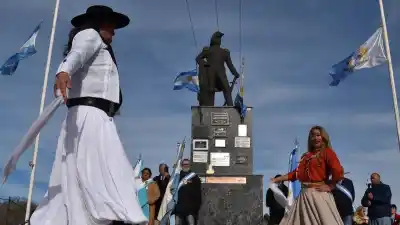 Caleta Olivia honró al Padre de la Patria: los detalles del emotivo homenaje que reunió a toda la comunidad