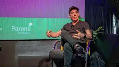 El emotivo reencuentro de Mauricio Dayub con su ciudad en la Feria del Libro