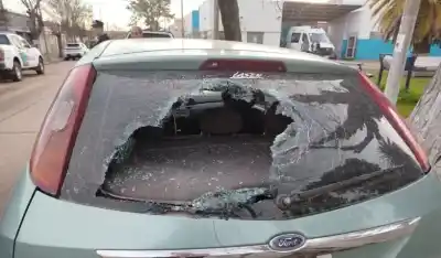 Un árbitro sufrió un ataque inesperado: le destrozaron el auto mientras dirigía un partido