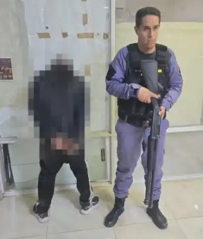 Quiso llevarse una garrafa, la dueña encendió la luz y terminó preso: el insólito robo en Piñeiro