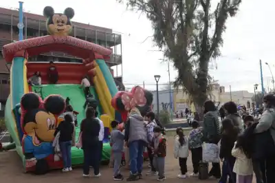 El Día de las Infancias en Roca: un festejo que convocó a cientos de familias en las plazas del centro