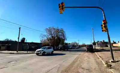 Nueva señalización en Trelew: ¿qué cruce sumó semáforo y cuál es el próximo?