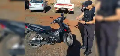 Robó una moto, chocó contra una camioneta y terminó detenido en Oberá