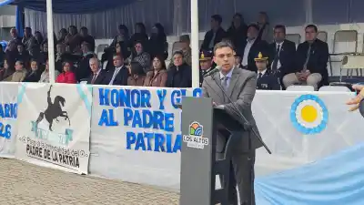 La lluvia no frenó el homenaje a San Martín en Los Altos: qué pasó en la plaza