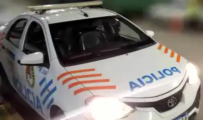 Los invitó a su casa, discutieron y se fueron con sus pertenencias: la Policía los atrapó en el puente