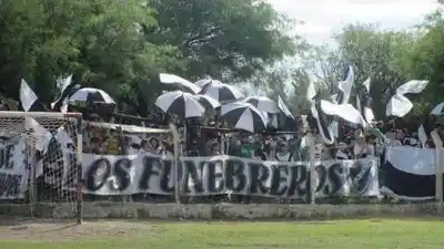 Escándalo en Catamarca: la polémica bandera de Jorge Newbery que generó un fuerte repudio
