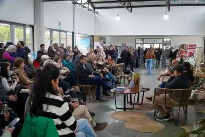 Adiós a Paraná Lee: la feria que desafió al mal tiempo y reunió a miles