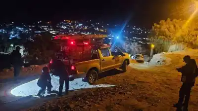 El susto en Tilcara: un auto quedó al borde del abismo en plena escalinata