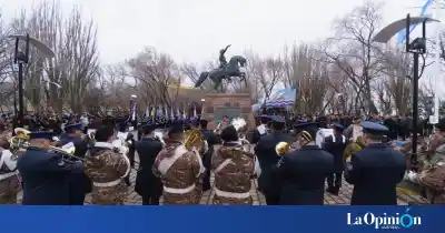 El 176° aniversario del paso a la inmortalidad de San Martín reunió a toda la comunidad en Río Gallegos