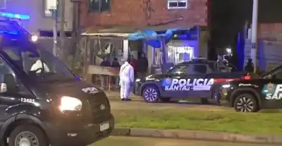 Ataque a balazos en zona oeste de Rosario: un joven muerto y otro gravemente herido