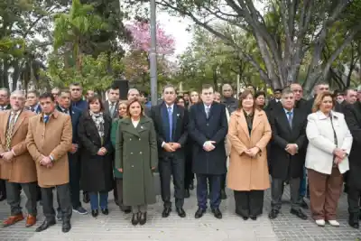 Un homenaje que emocionó: así se vivió el acto por San Martín en la plaza del Libertador