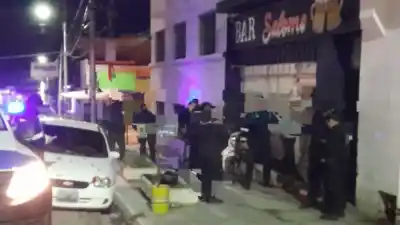 Compra droga, le roban el bolsín y termina detenido en plena madrugada