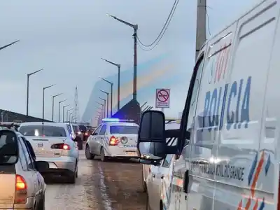 Los echó de su casa y descubrió que le faltaban cosas: la pareja cayó cuando cruzaba el puente