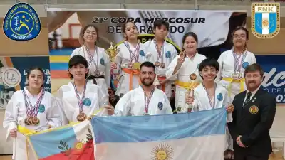 Los karatecas catamarqueños arrasaron en Paraguay: 19 podios en la Copa MERCOSUR