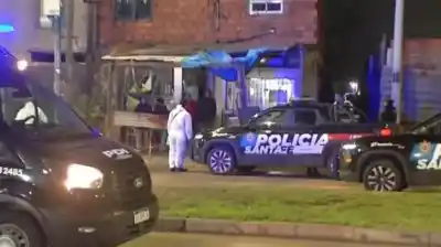 Balacera en Rosario: un muerto y un herido a pasos de la cárcel