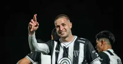 El Lobo se prendió arriba: goleó a Talleres y alcanzó a Independiente en el Grupo A