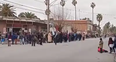 Cerrillos: veteranos de Malvinas desafiaron a la organización y desfilaron tras una polémica decisión
