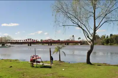 El río Gualeguaychú no frena: a centímetros del nivel de alerta y con riesgo de nuevas subas