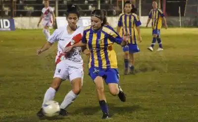 El clásico tuvo dueña: Guaraní golpeó primero y sueña con la tercera ronda