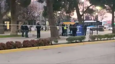 Misterio en el microcentro: un hombre cayó desplomado y murió en plena calle