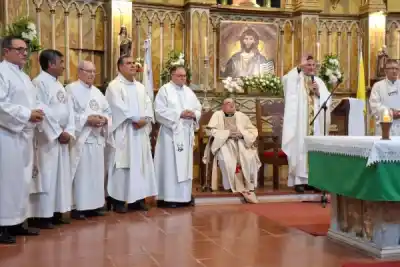 El emotivo homenaje a un cura de Curuzú Cuatiá que lleva 40 años sirviendo a Dios