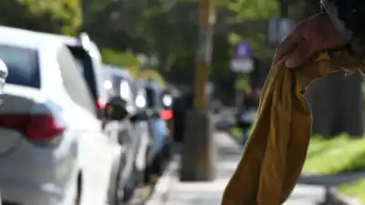 El plan de la UCR para sacar a los lavacoches de las calles de Santa Rosa