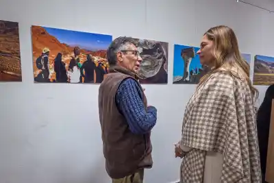 El fotógrafo que retrató el oeste riojano ahora brilla en la Legislatura