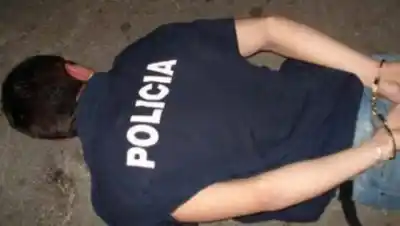 Un policía cobraba 30 mil pesos por mes para 'dejarlo trabajar': la entrega controlada que lo delató