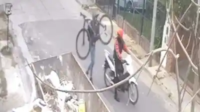 La noche en que un vecino perdió su bici por una amenaza que no era lo que parecía