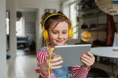 El 62% de los niños de tercer grado en San Luis ya tiene celular: ¿qué riesgos enfrentan?
