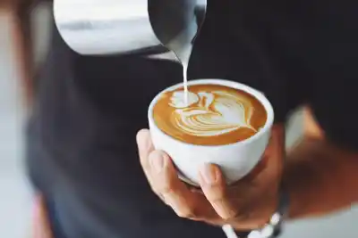 El plan de Brown para que tomes café 2x1: los 18 locales adheridos y cómo sumarse