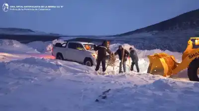 Quedó atrapado en la nieve con su camioneta y tuvo que ser rescatado en Antofagasta de la Sierra