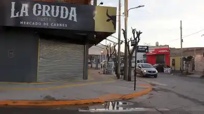 El video que muestra el momento exacto en que un comerciante dispara y hiere a un carnicero